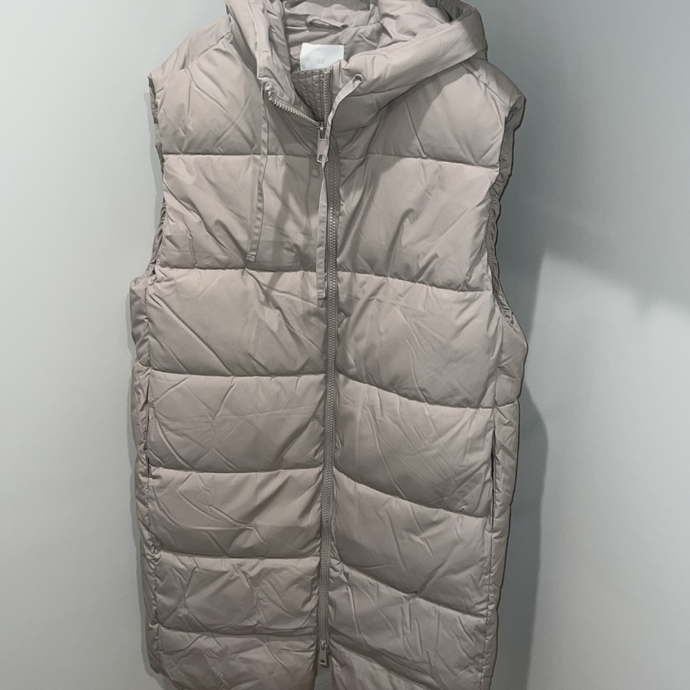 Hooded puffer vest  no offers - Picture 7 of 10